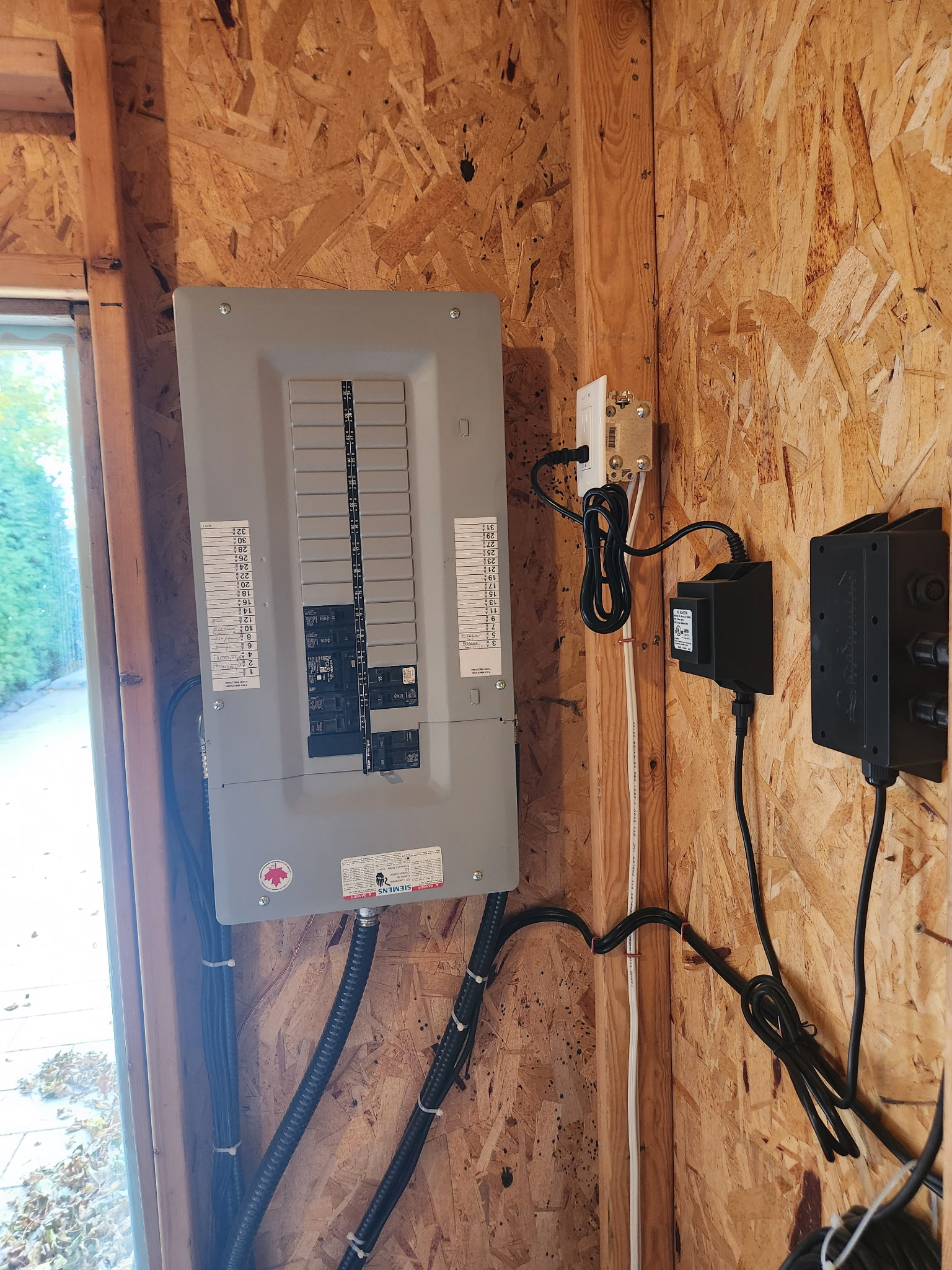 Panneau électrique et raccordement des équipements